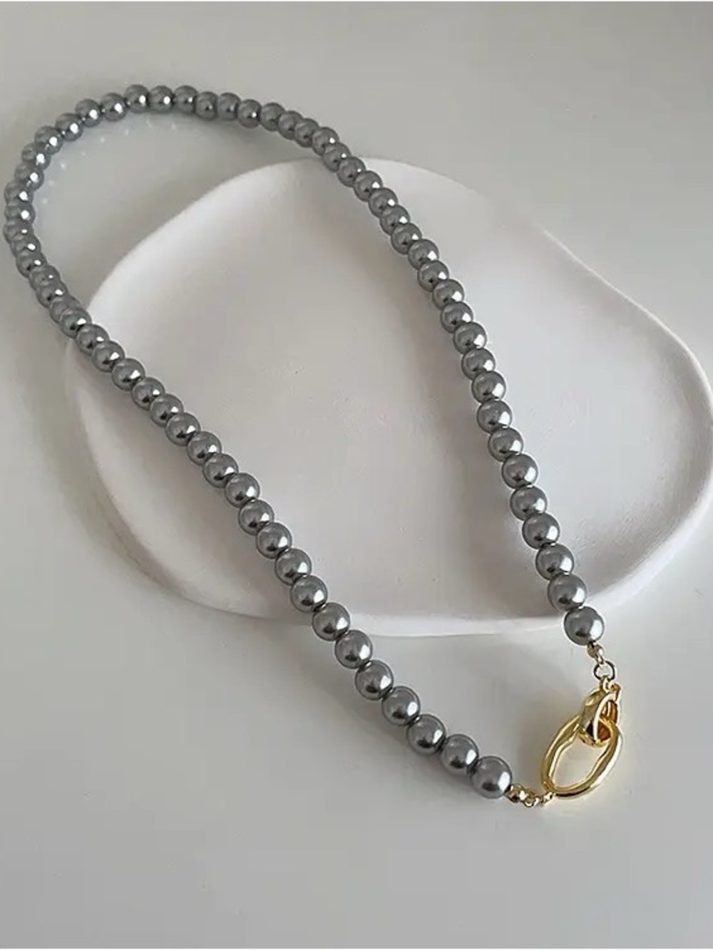 NWT Imitation Grey Pearl Necklace - Picture 3 of 4